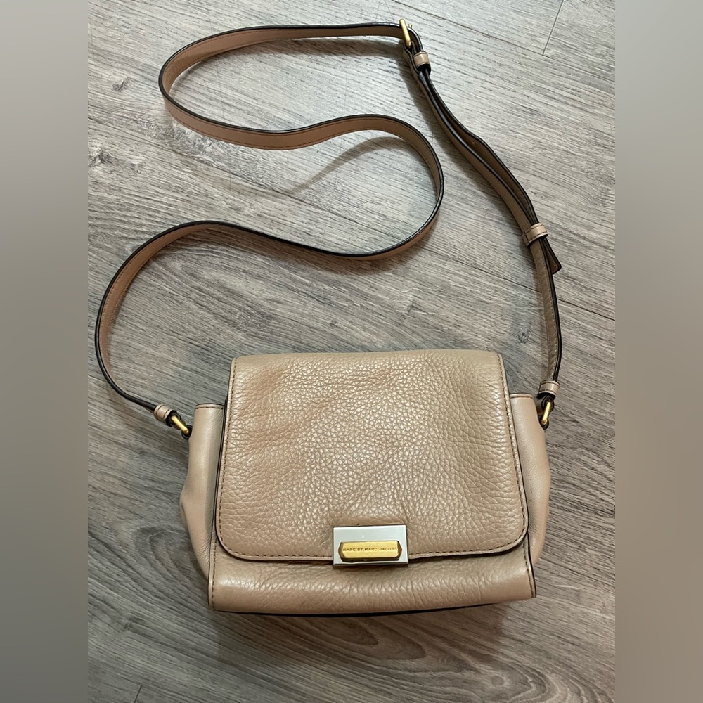 AUTHENTIC MARC JACOBS CROSSBODY BAG